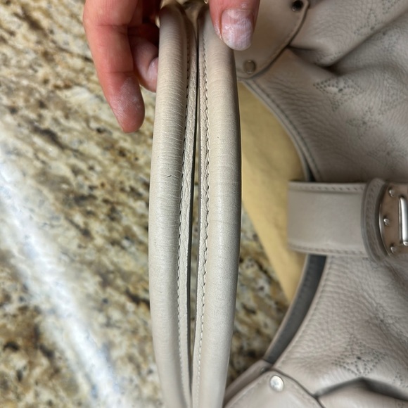 Louis Vuitton L Mahina Blanc - Picture 15 of 17